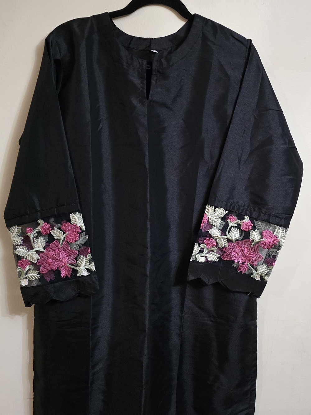 Pakistani/Indian Women's Salwar Suit - Black Floral